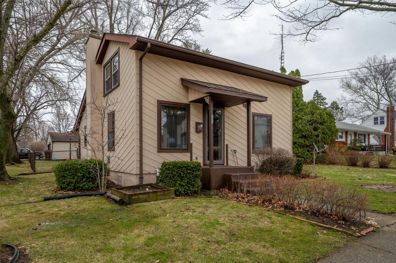 212 W Front St., Mount Morris, IL 61054