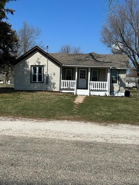 136 W Farnham St., Sheffield, IL 61361