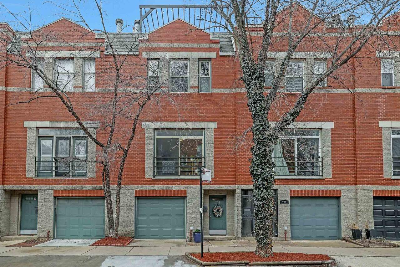 739 N Wood St., Chicago, IL 60622