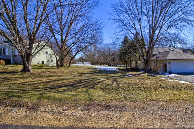 210 Talladega Dr., Poplar Grove, IL 61065