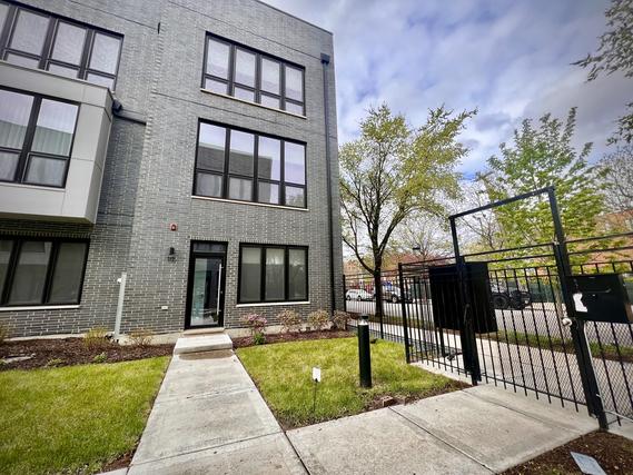 525 N Bishop St. #10, Chicago, IL 60642