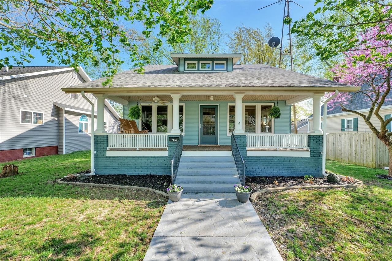 209 Wilson Ave., Villa Grove, IL 61956