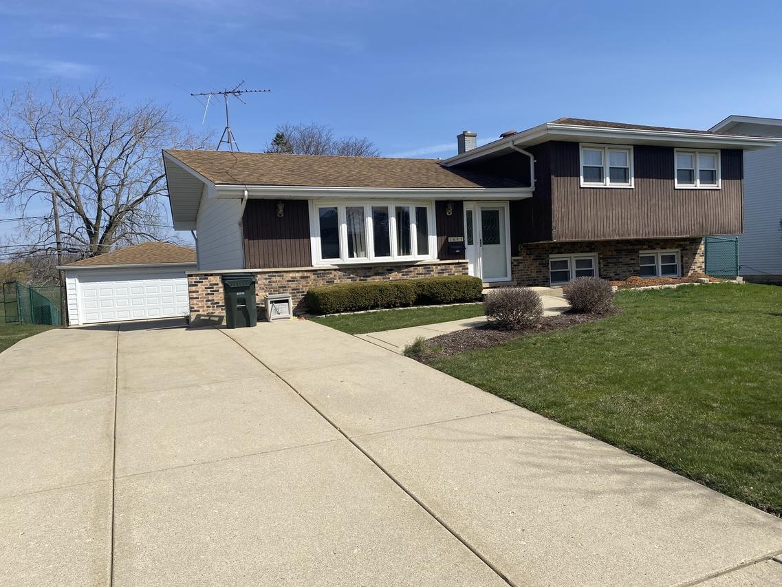 1692 Kingsdale Rd., Hoffman Estates, IL 60169