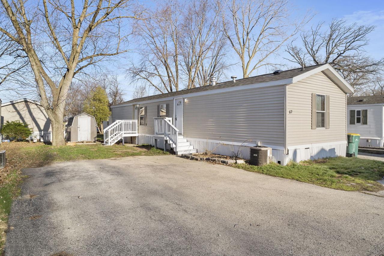 62 Oak St., Minooka, IL 60447