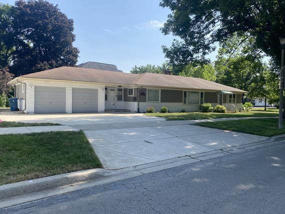 458 W Alexander Blvd., Elmhurst, IL 60126