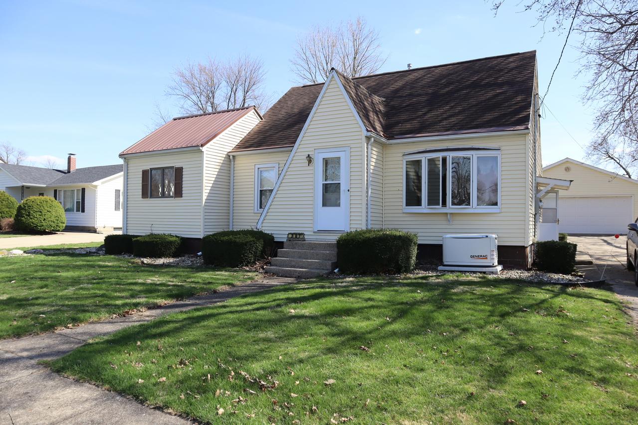 207 E Park Ave., Manlius, IL 61338