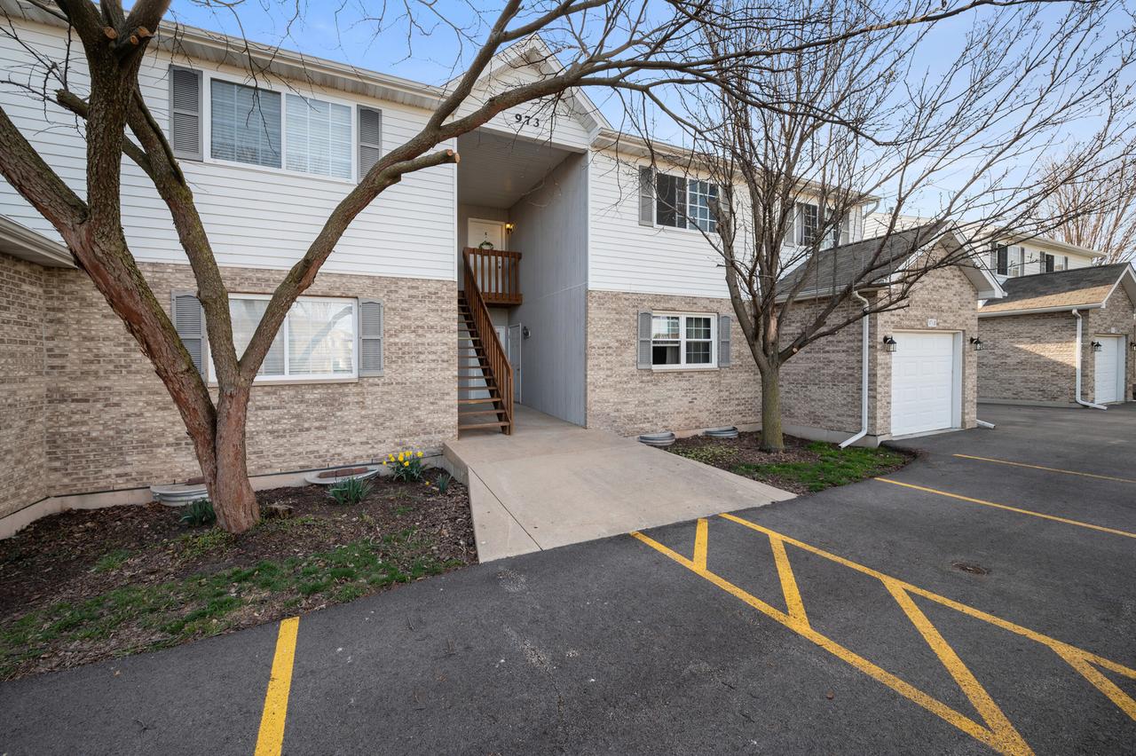 973 Constance Ln. #E, Sycamore, IL 60178