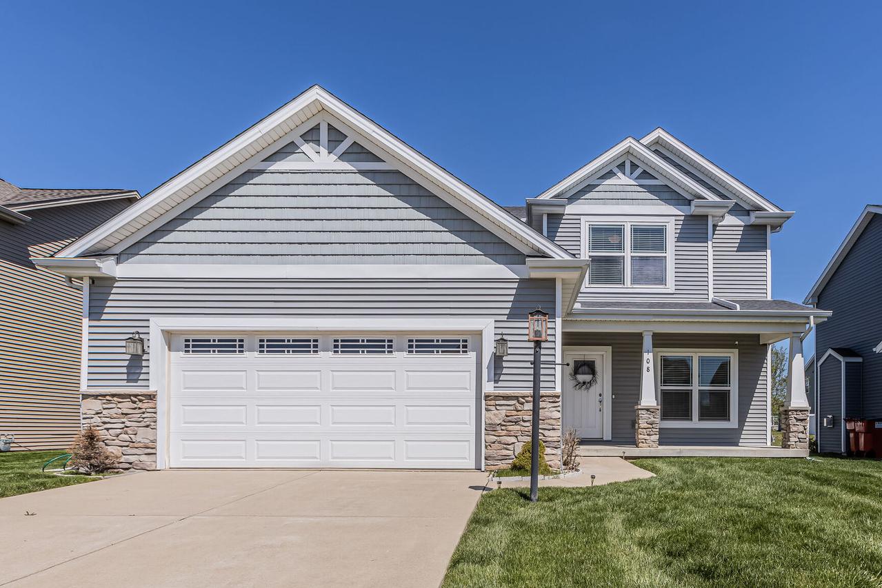 108 Sunflower St., Savoy, IL 61874