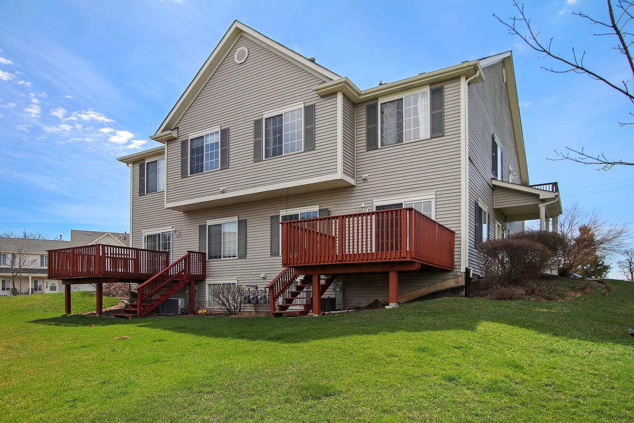 2002 Castleshire Dr., Woodstock, IL 60098
