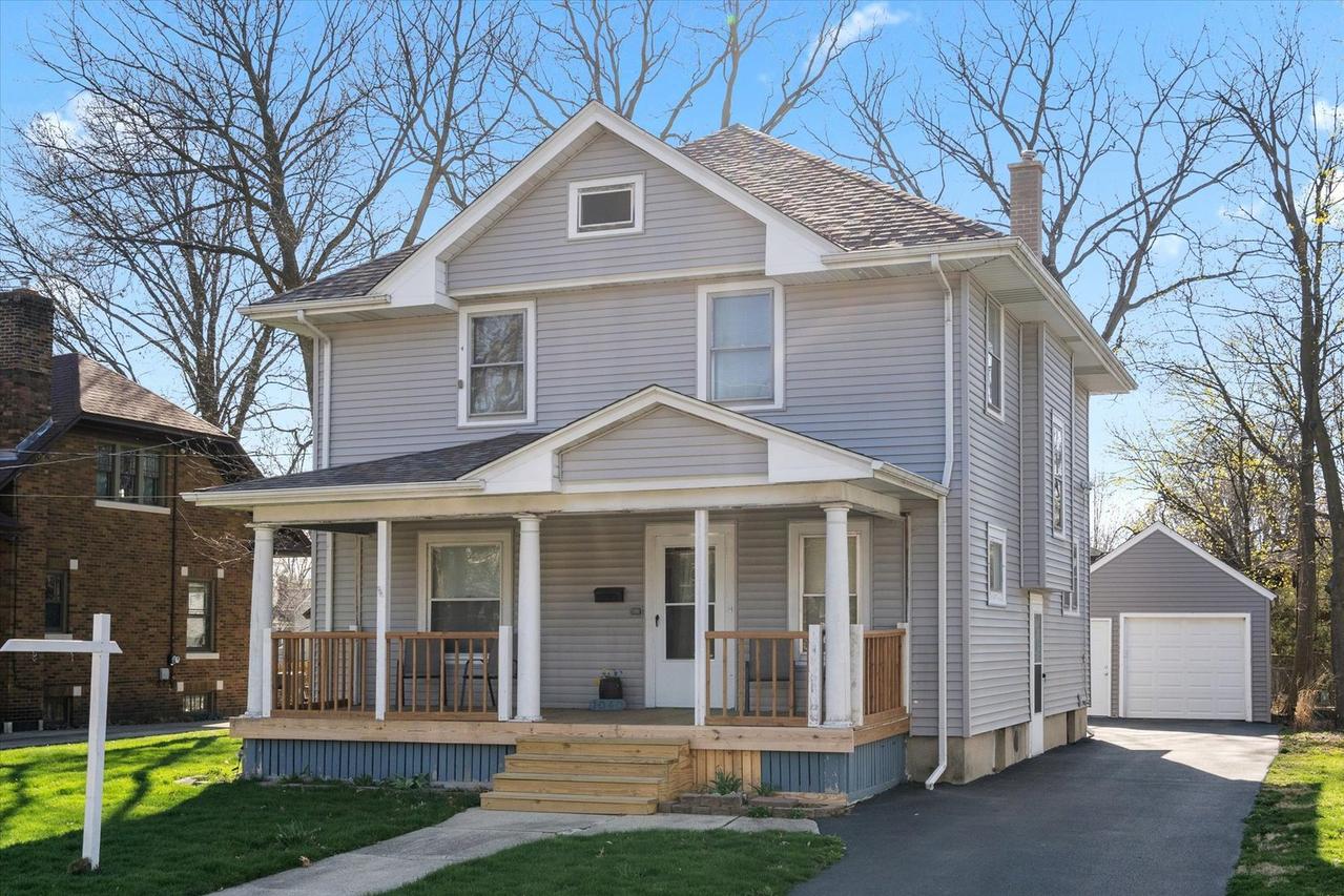 1040 Prospect St., Elgin, IL 60120