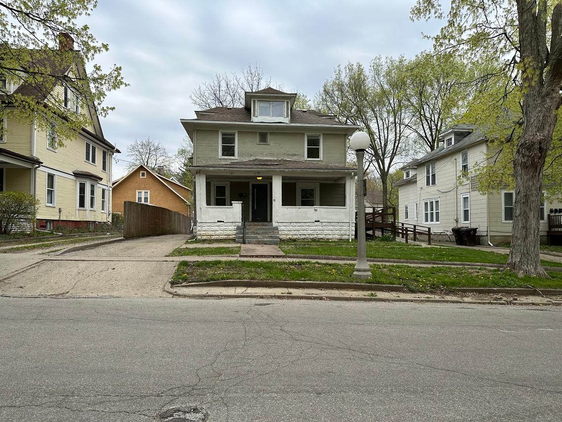 712 W California Ave., Urbana, IL 61801