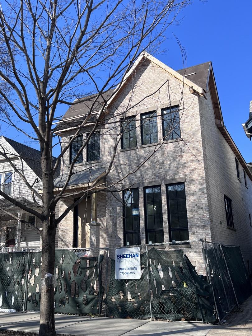 1934 W Patterson Ave., Chicago, IL 60613