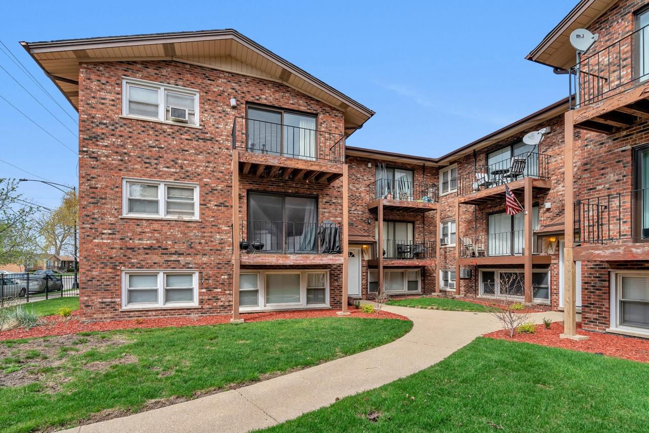 6447 S Narragansett Ave. #1A, Chicago, IL 60638