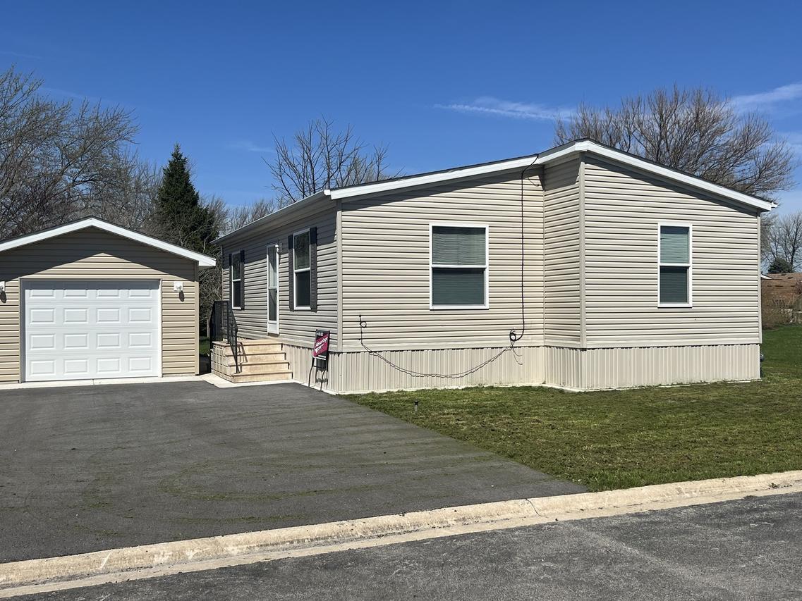 304 Alana Dr., Elwood, IL 60421