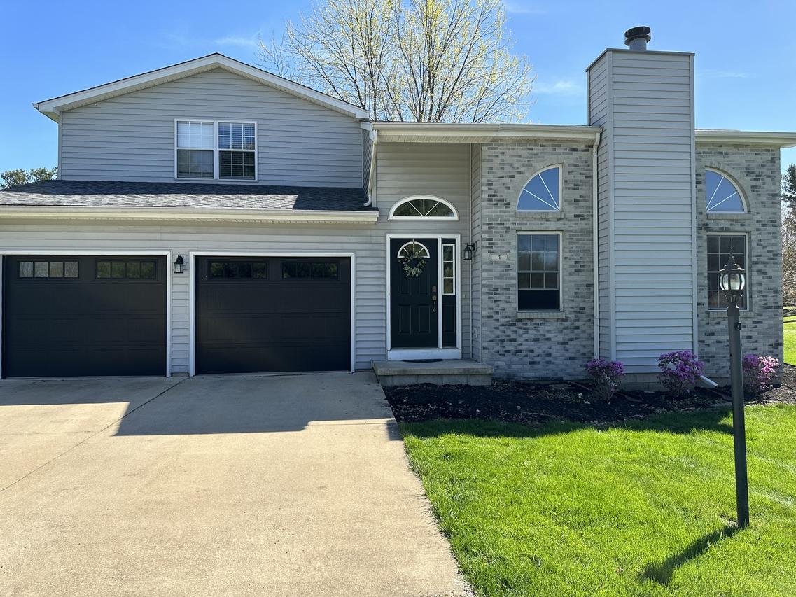 4 S Deer Lake, Villa Grove, IL 61956