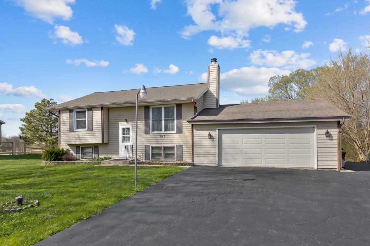 210 Tyler Creek St., Gilberts, IL 60136