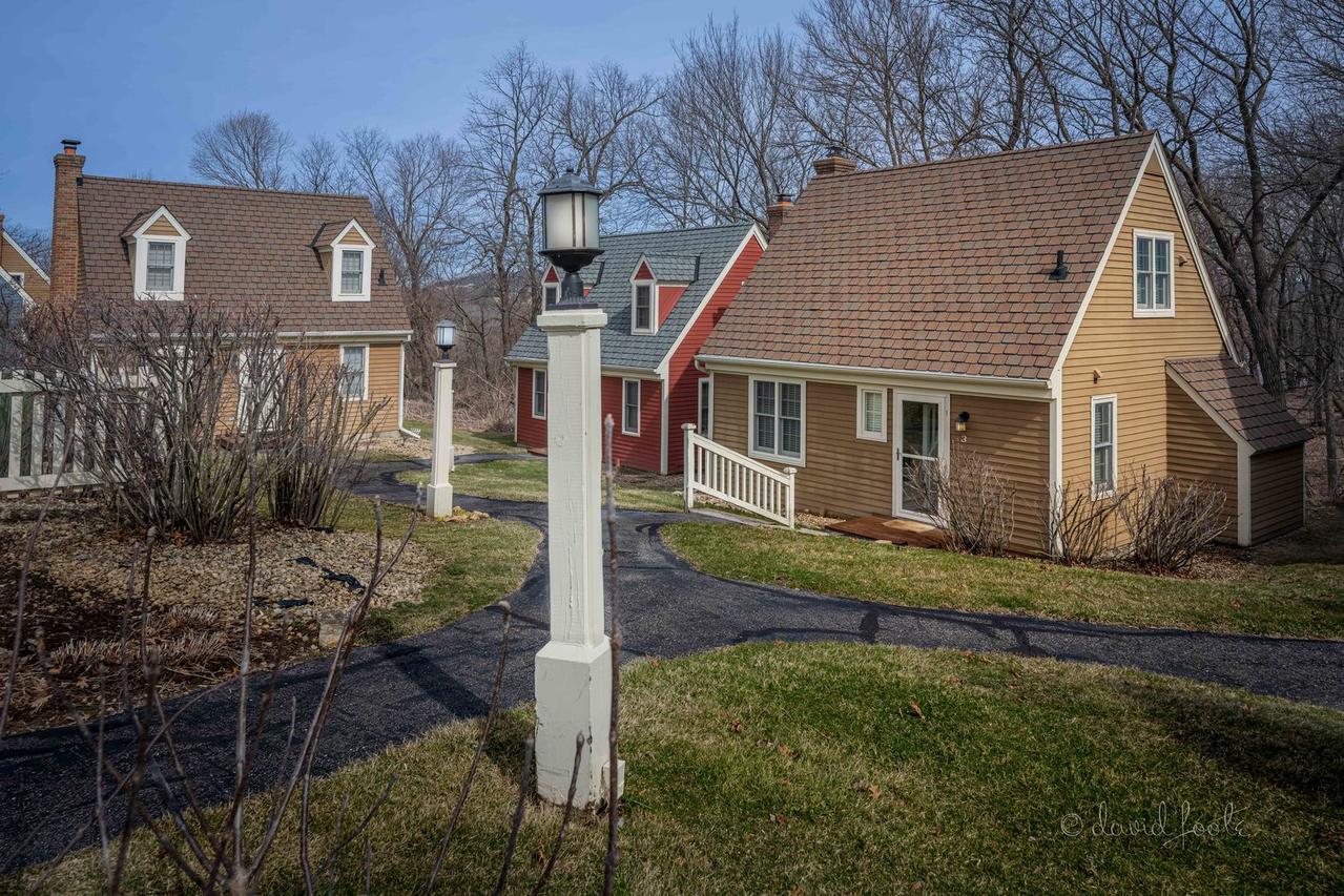 3 Settler Ln., Galena, IL 61036