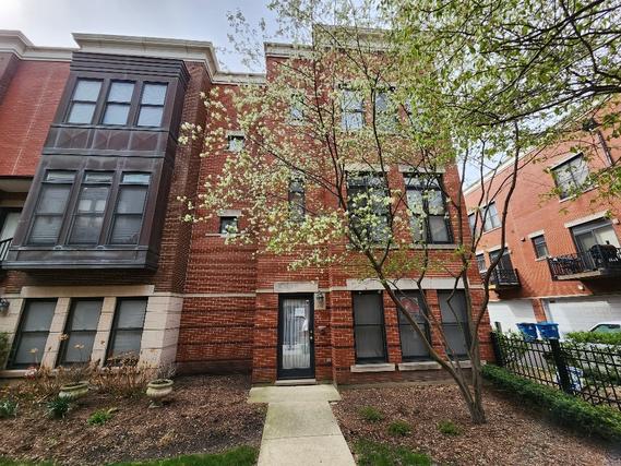 841 W Village Ct., Chicago, IL 60608