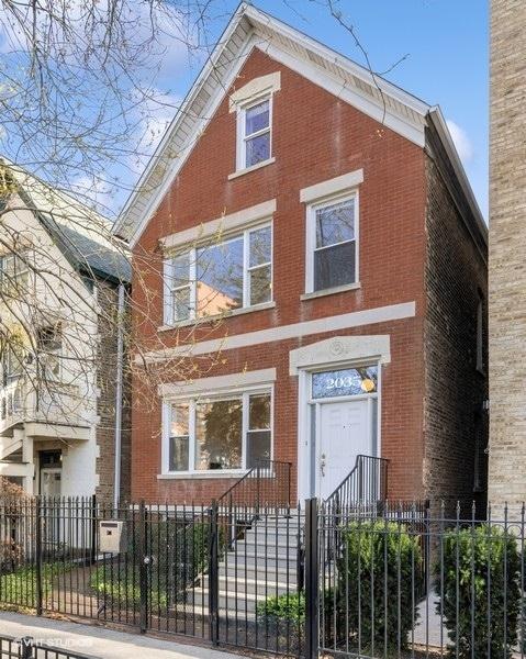 2035 W Saint Paul Ave., Chicago, IL 60647