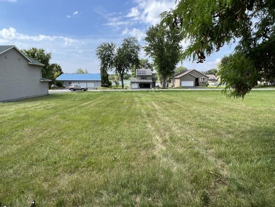 915 Candlewick Dr., Poplar Grove, IL 61065