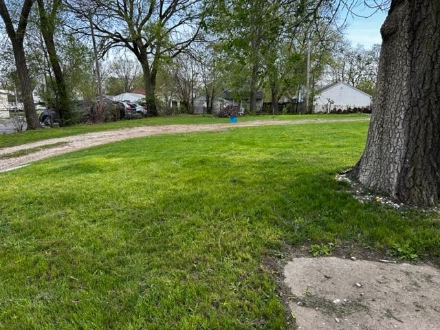 915 W Bradley Ave., Champaign, IL 61821