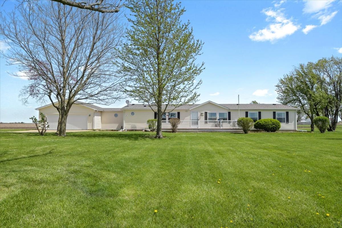 22114 N 900th St., Metcalf, IL 61940