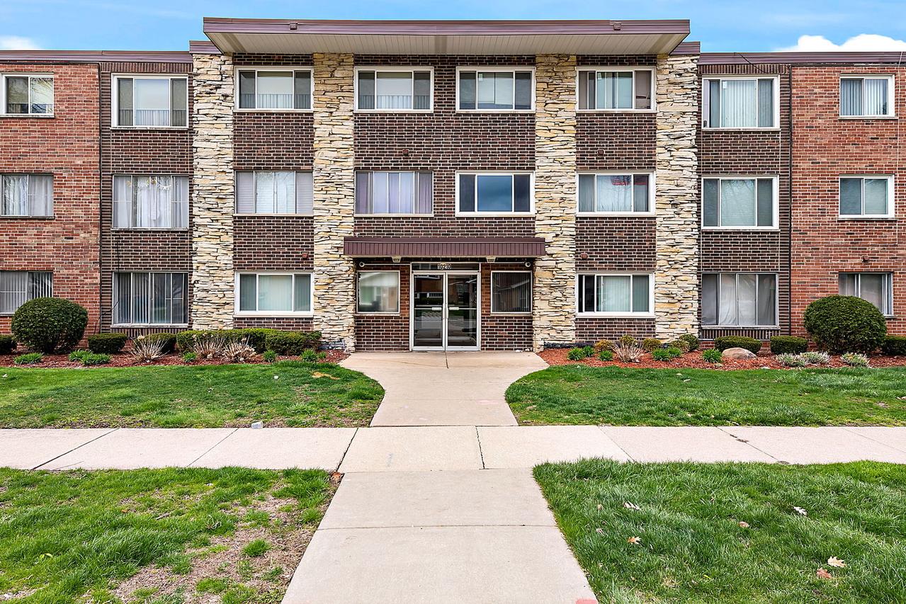 10210 Washington Ave. #302, Oak Lawn, IL 60453