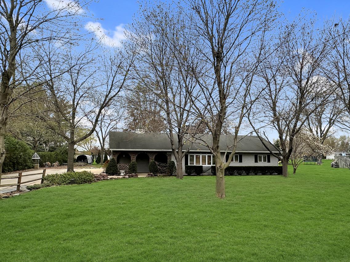 2276 Cross St., Freeport, IL 61032
