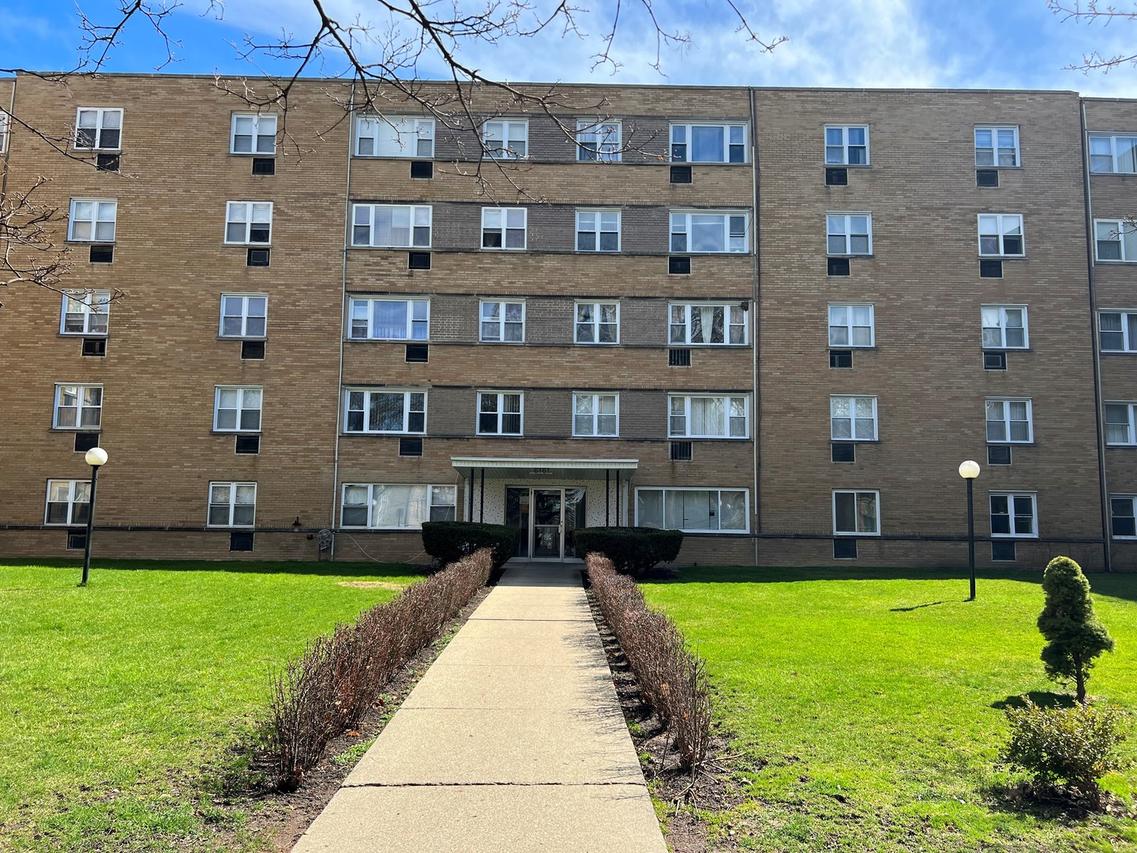 6161 N Hoyne Ave. #D502, Chicago, IL 60659