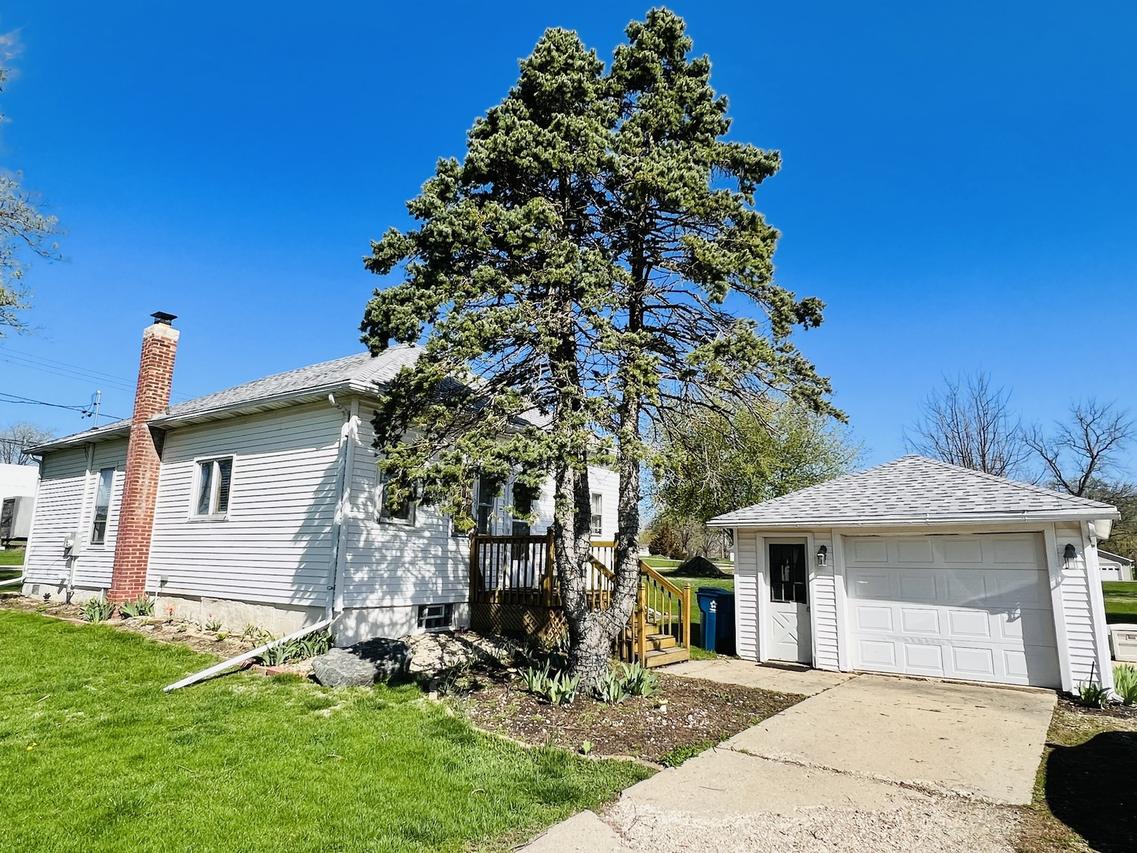 312 S 1st St., Cherry, IL 61317