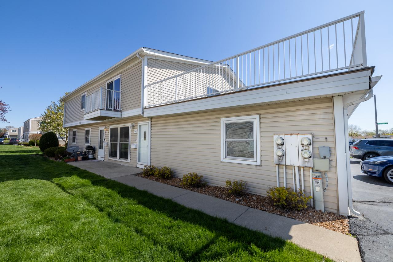 7946 164th Pl. #68, Tinley Park, IL 60477