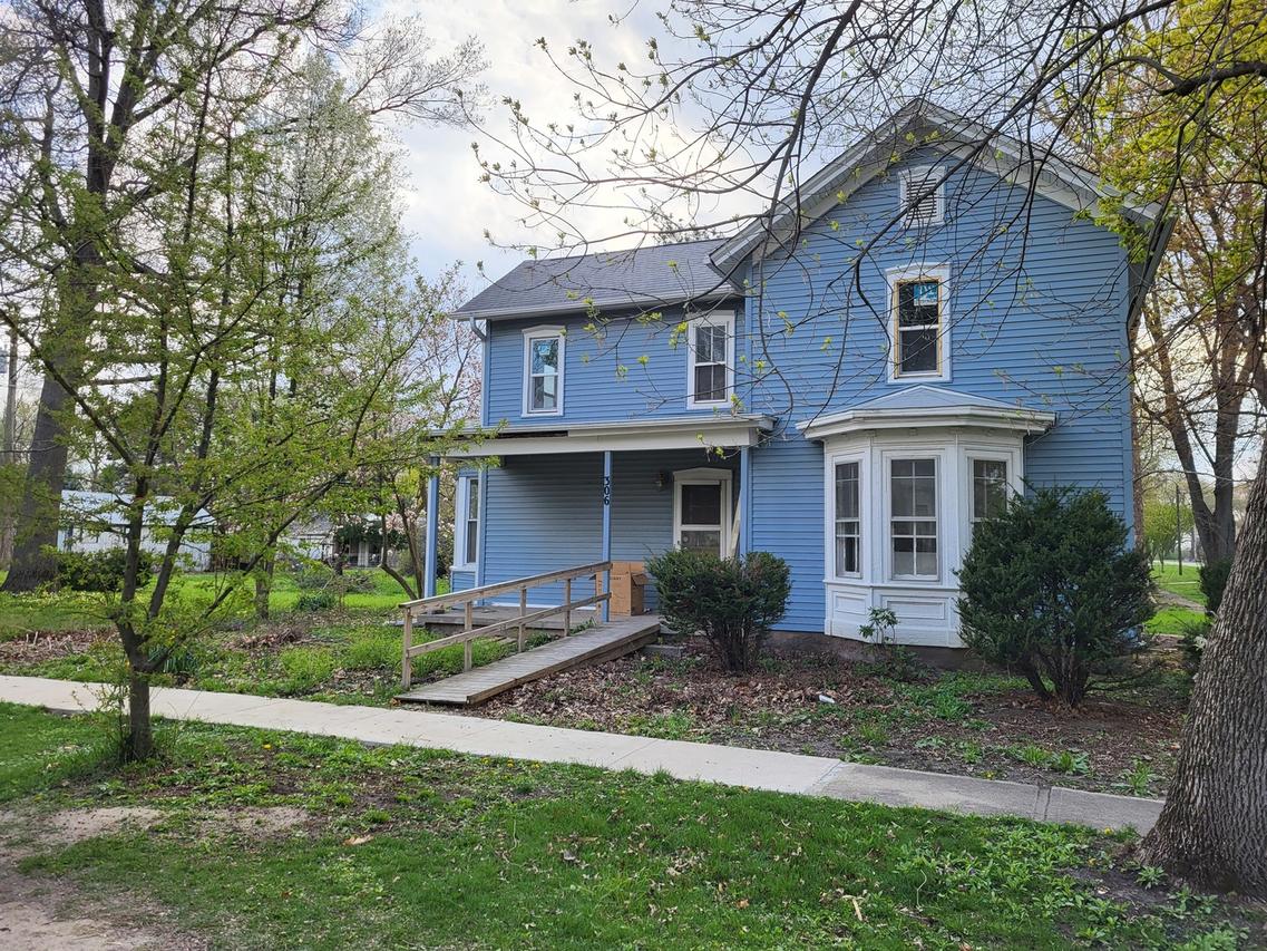 306 Dewey St., Steward, IL 60553