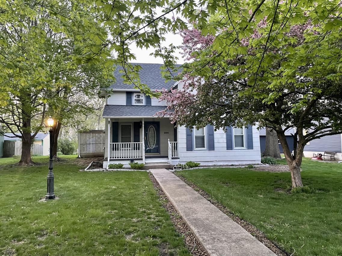 206 W Sangamon St., Fisher, IL 61843
