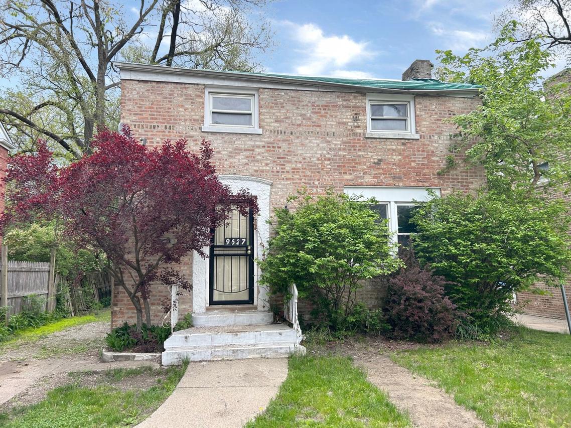 9627 S Calhoun Ave., Chicago, IL 60617