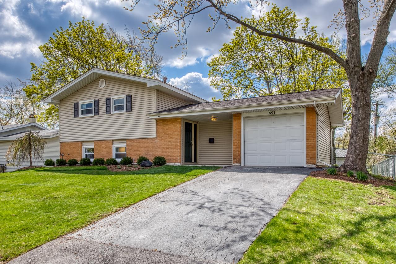 691 W Berkley Ln., Hoffman Estates, IL 60169
