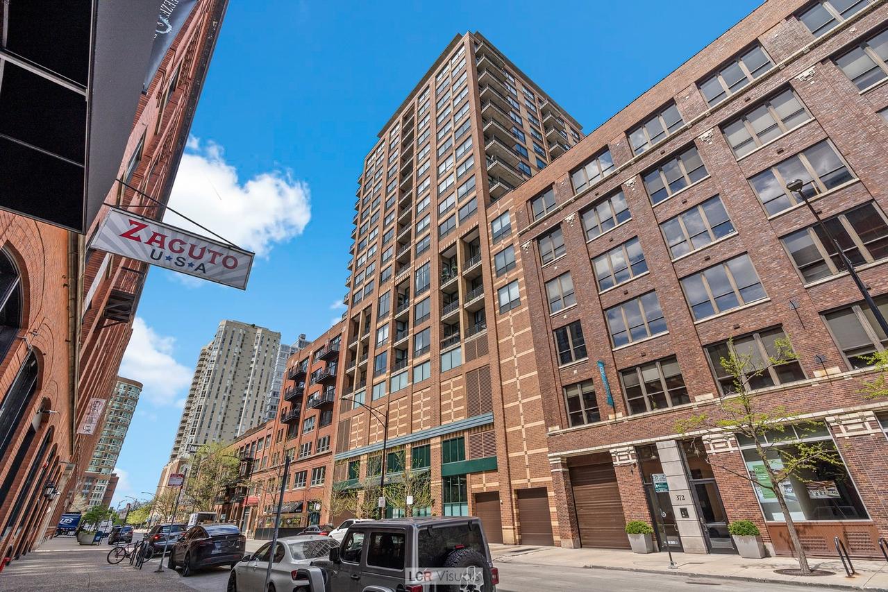 400 W Ontario St. #903, Chicago, IL 60610