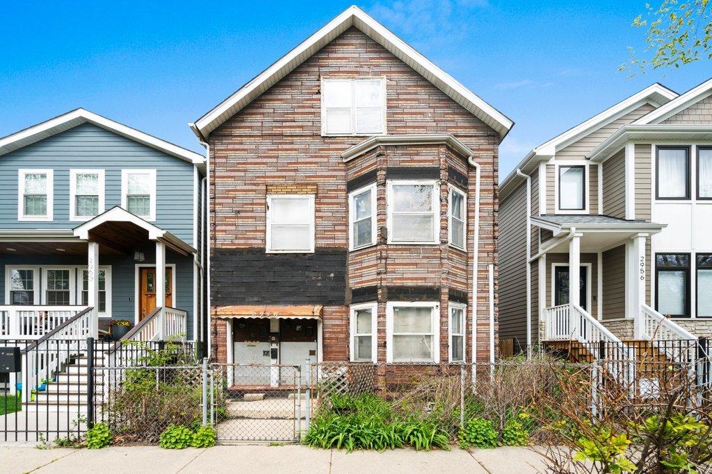 2958 W Nelson St., Chicago, IL 60618