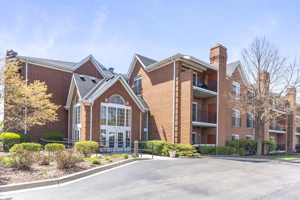 101 Hunt Club Dr., St. Charles, IL 60174