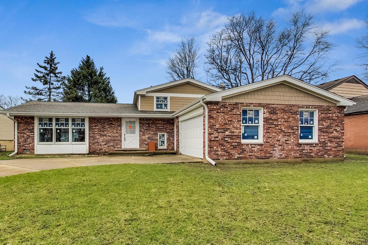 207 W Pickwick Rd., Arlington Heights, IL 60005
