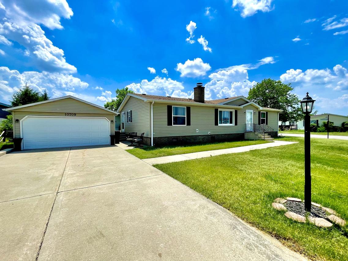 10709 W Silver Lake Dr., Frankfort, IL 60423