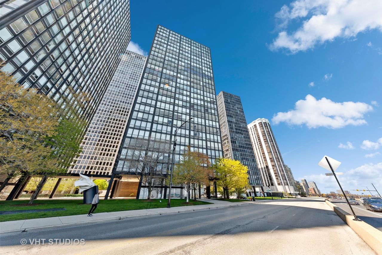 880 N Lake Shore Dr. #17C, Chicago, IL 60611