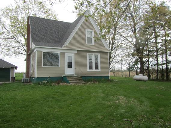 2745 Shaw Rd., Compton, IL 61318