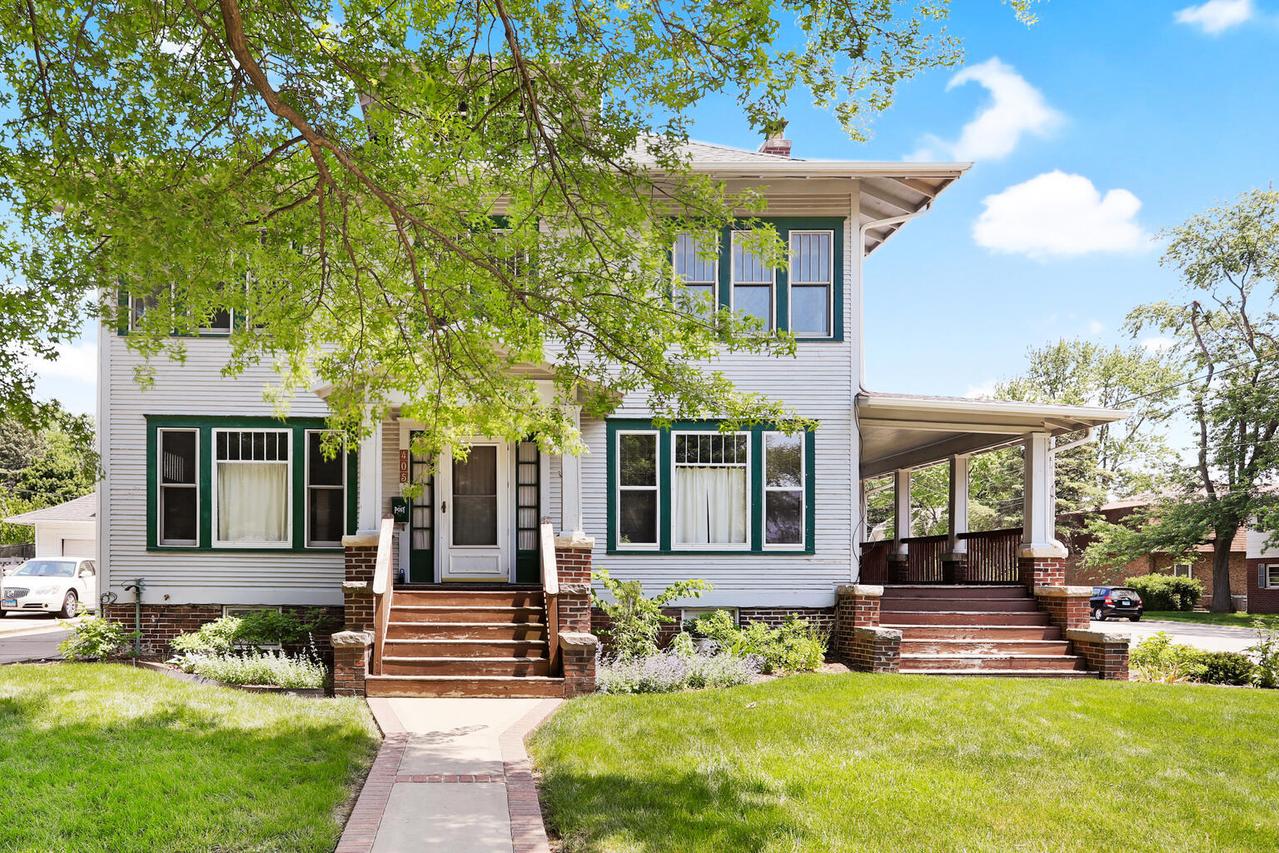 405 N State St., Monticello, IL 61856