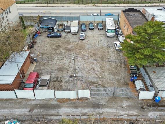 9375 S Ewing Ave., Chicago, IL 60617
