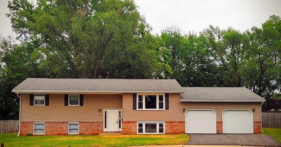 2411 Holly Dr., Pekin, IL 61554