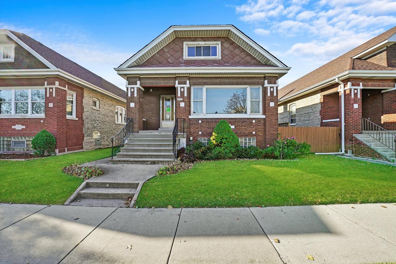 1932 East Ave., Berwyn, IL 60402