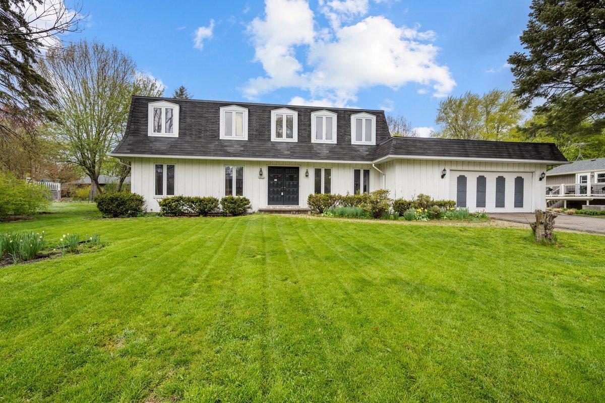 28W166 Lakeview Dr., Naperville, IL 60564