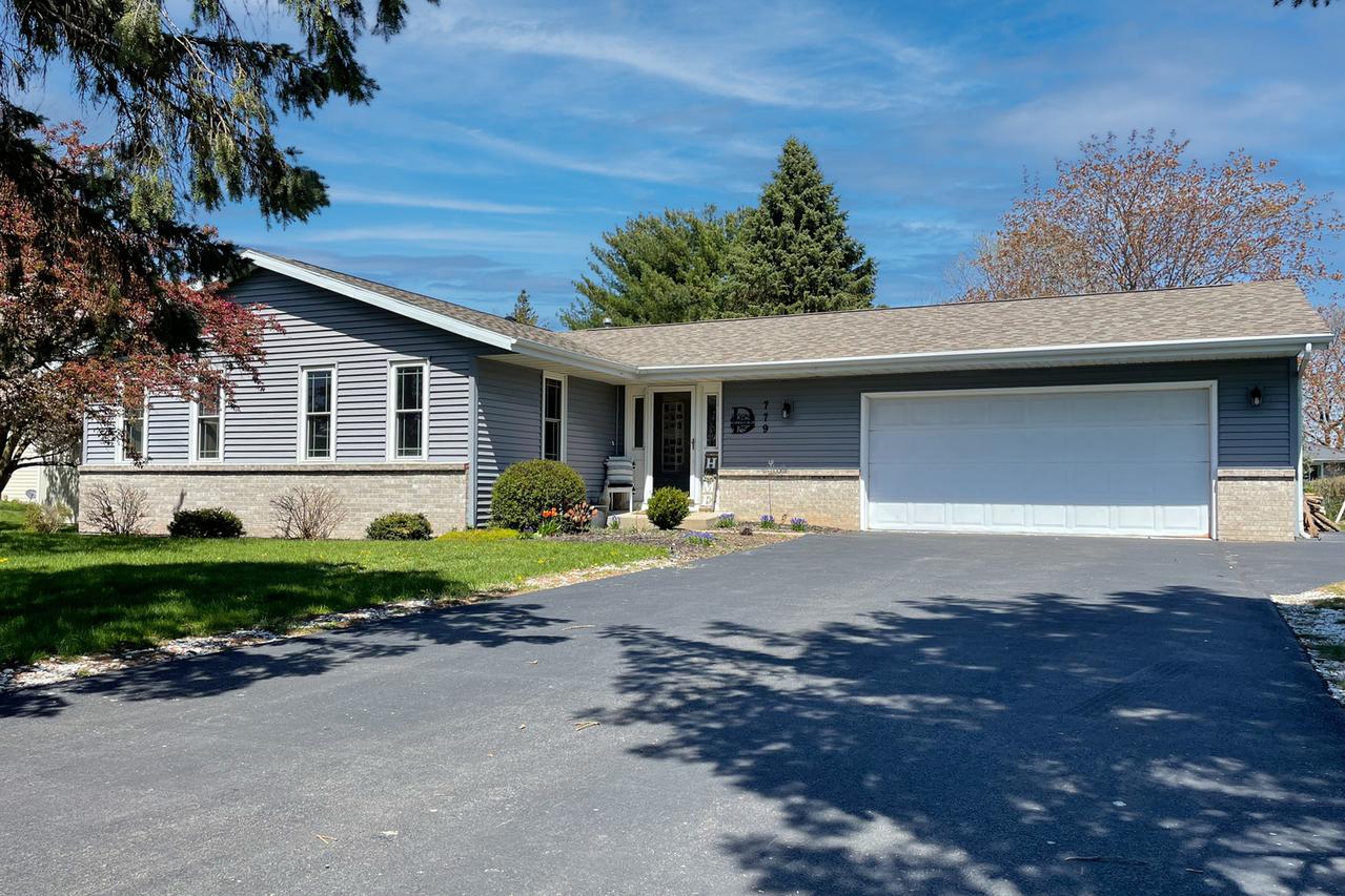 779 Loomis Dr., Rockton, IL 61072