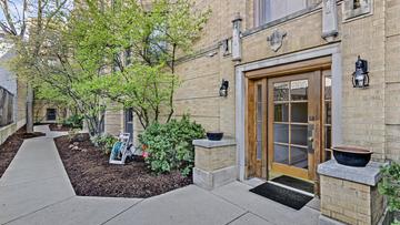 734 W Barry Ave. #2S, Chicago, IL 60657