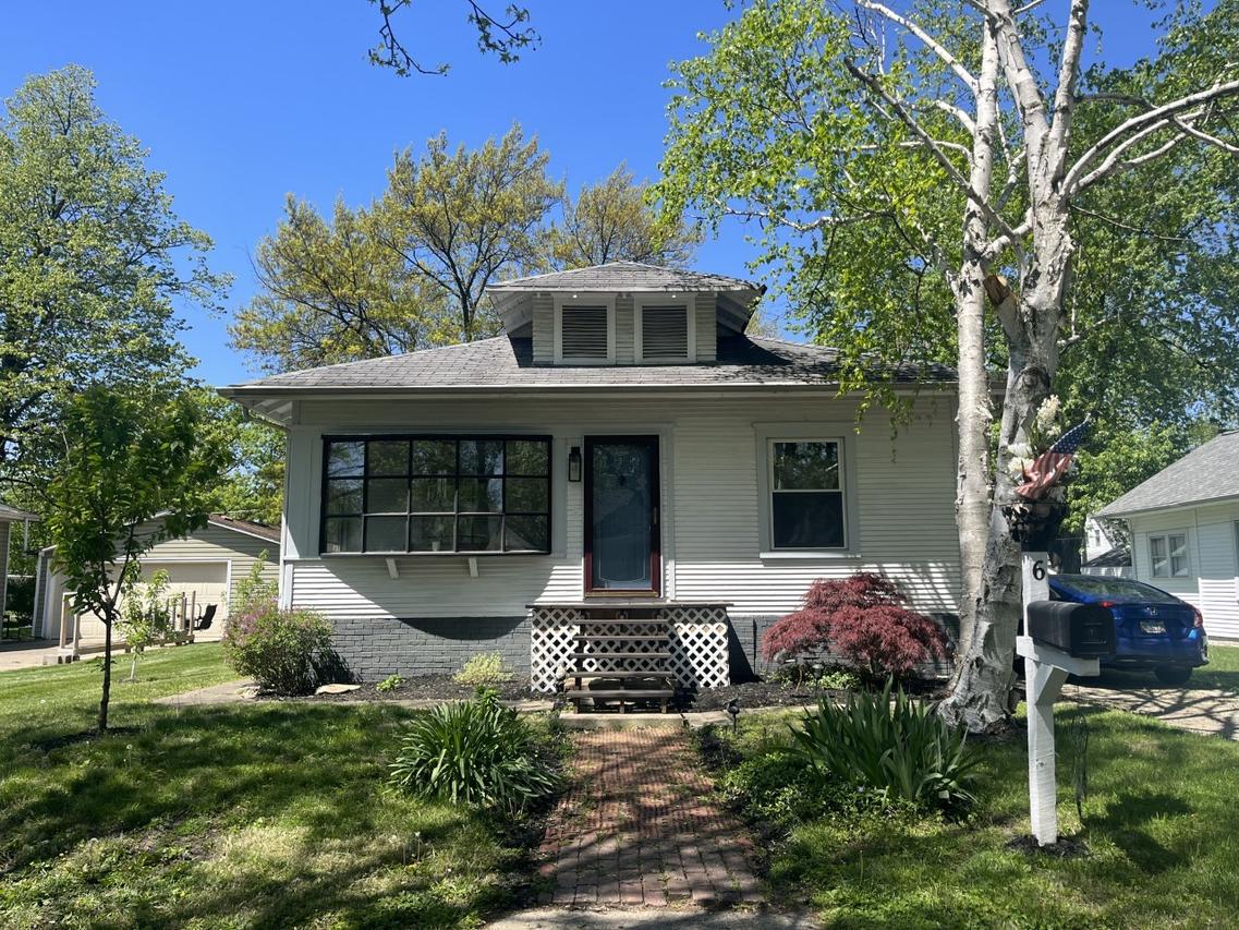 6 N Pine St., Villa Grove, IL 61956